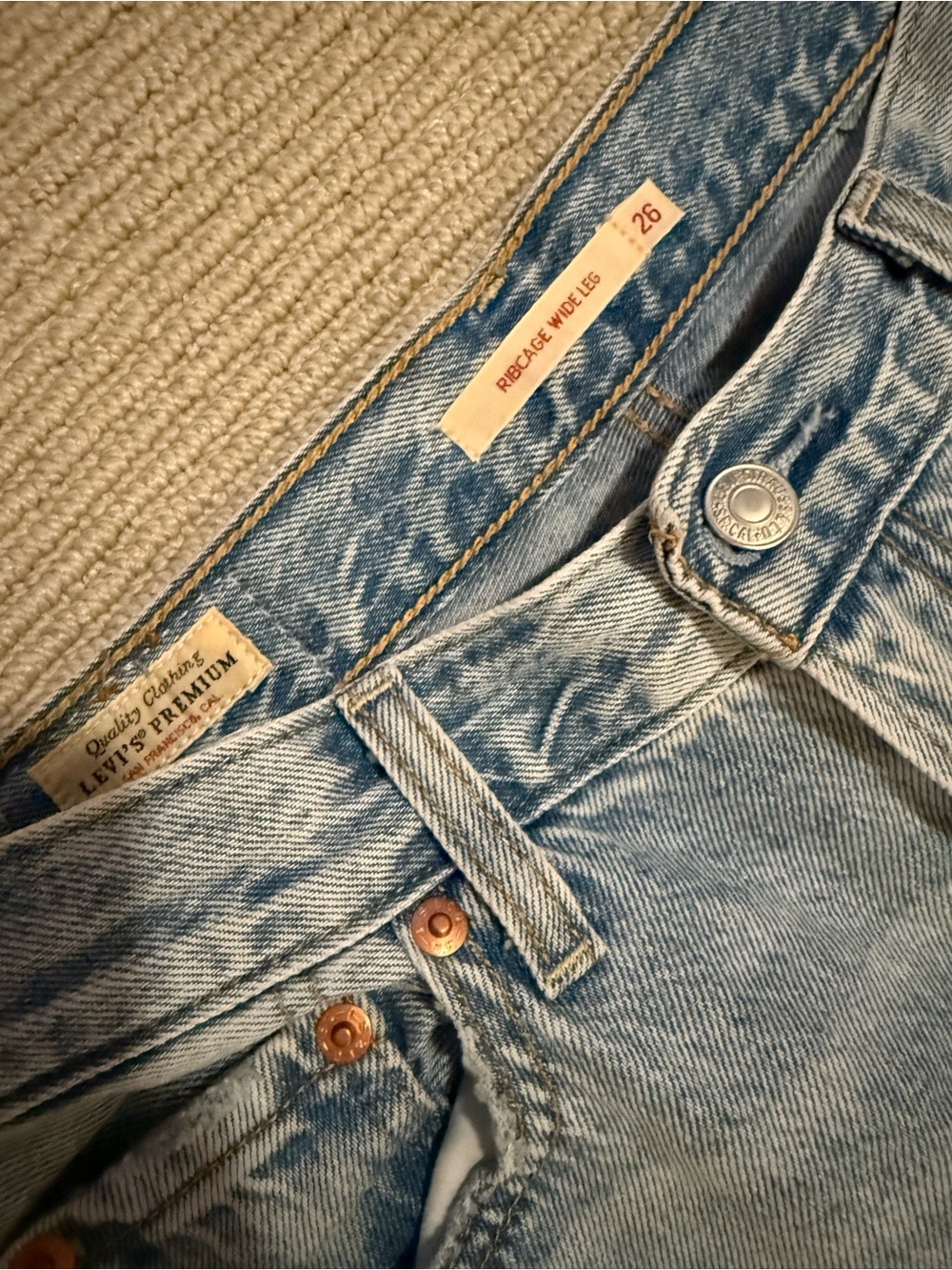 Levi’s Ribcage High Rise Jeans - Picture 2 of 3